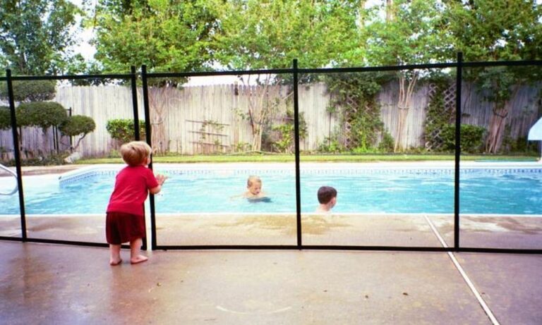 8-things-you-need-to-know-about-getting-a-professional-pool-fence